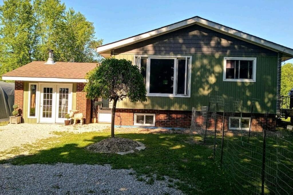 Family Friendly Cottage ☆Walking Distance To Beach Lion's Head Esterno foto